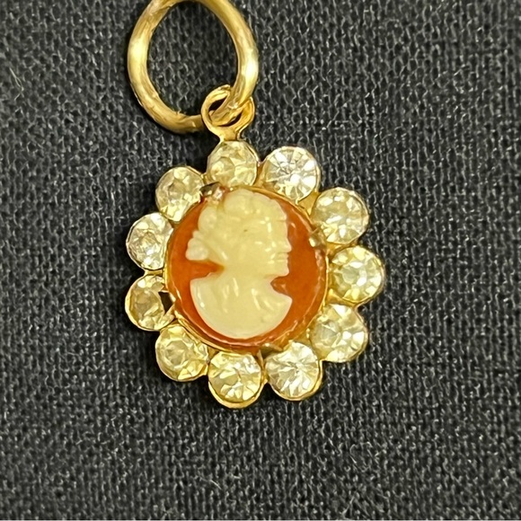 Tiny Cameo Pendant w/Rhinstones - Picture 9 of 12